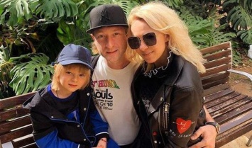 Рудковская и Плющенко обратились в полицию из-за угроз их сыну
