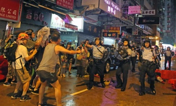 Гонконг: "Кто не скачет - вон в Пекин!"