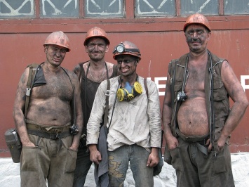 Горняки трех шахт в Луганской области проводят подземную забастовку из-за долгов по зарплате