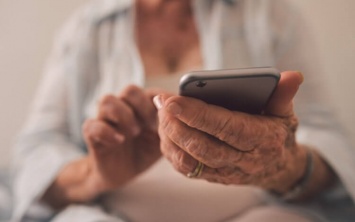 Как научить бабушку пользоваться смартфоном