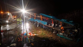 В Словакии школьный автобус столкнулся с грузовиком, 12 погибших