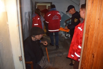 В Николаеве произошел пожар в многоэтажке: из задымленной квартиры вывели пенсионера