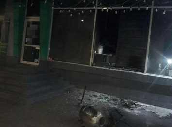 Ночью в Киеве сожгли два магазина