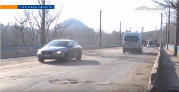 "Мост смерти" между Лисичанском и Северодонецком: коммунальщики не собираются ремонтировать дорогу