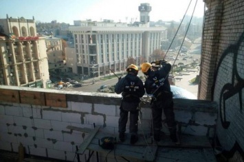Владельца незаконной надстройки на Майдане обяжут отремонтировать крышу