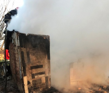 На Николаевщине спасатели дважды не допустили распространение огня на жилища