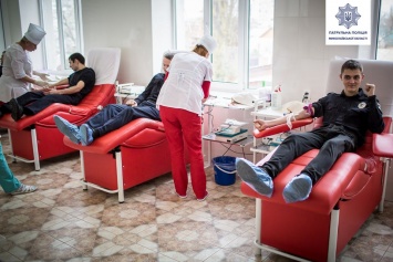 Николаевские патрульные снова приняли участие в акции «Сдай кровь - спаси жизнь» (ФОТО)