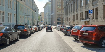 Московских водителей стали реже штрафовать за нарушение правил парковки