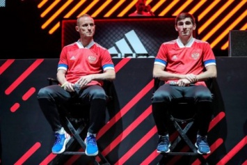 Adidas расположил цвета флага России на новой экипировке футбольной сборной в неправильном порядке - РФС это возмутило