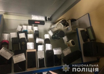 Под Днепром правоохранители искали в ломбардах похищенную технику, - ФОТО
