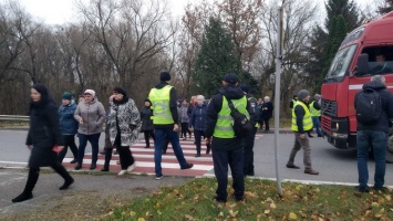 Трасса Киев-Чоп в Ривненской области заблокирована медиками