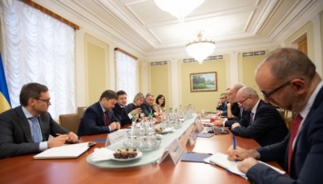 Зеленский встретился с послами G7 - говорили о коррупции и реформах