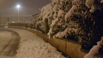 Снегопад парализовал Францию: дороги заблокированы, без света 300 тыс. домов