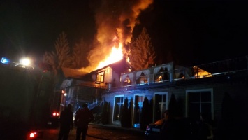 В Буковеле сгорел двухэтажный ресторан
