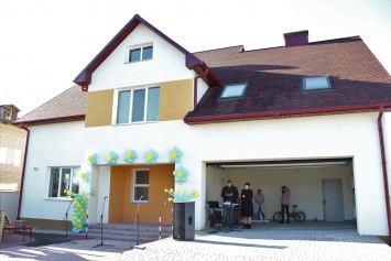 В Белолуцке открыли детский дом семейного типа
