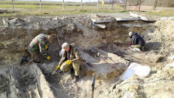 В Ровно под асфальтом нашли братскую могилу: Советы "спрятали" здесь воинов УПА