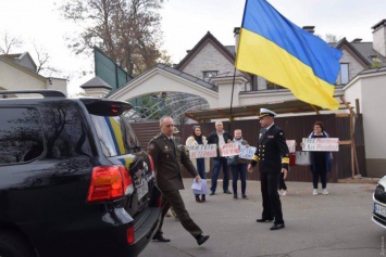 В Одессе волонтеры требовали освободить арестованного генерала-киборга