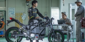 Kawasaki привез на EICMA мотоцикл на электротяге