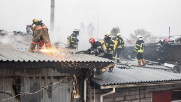 Масштабный пожар в Киеве на Русановских садах: как это было