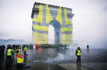 Годовщина "желтых жилетов": в Париже сегодня усиливают меры безопасности