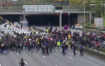 В Париже протестуют в годовщину "желтых жилетов"