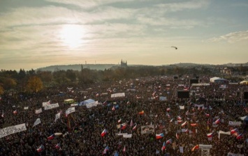 В Праге 200 тысяч человек митингуют против премьера Бабиша