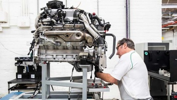 Мотор Bentley V8 отметил 60 лет