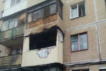 На Салтовке из горящей "пятиэтажки" спасли пенсионерку и эвакуировали 9 жителей, - ФОТО