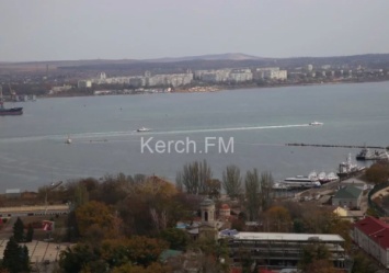17 ноября около 11.30 катера Бердянск и Никополь, а также буксир Яны Капу вышли с территории Генмола