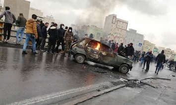Акции протеста прошли почти в 100 населенных пунктах Ирана