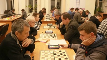 Украинские шашисты определили лучших в классике