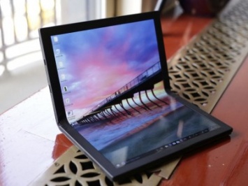 Сгибаемый ноутбук Lenovo показали на реальных фотографиях