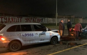В Киеве из-за пьяного таксиста пострадала беременная женщина: фото ДТП