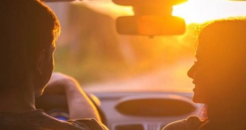 Ослепление солнцем на дороге: водителям дали несколько советов