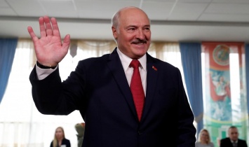 Белорусский президент такой наглый, поскольку его "облизал" Запад, считает политик