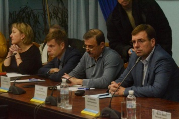 Три нардепа назвали главными бедами Одесского региона дороги и реформы