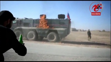 Закидали "коктейлями Молотова": поджег российского патруля в Сирии попал на видео