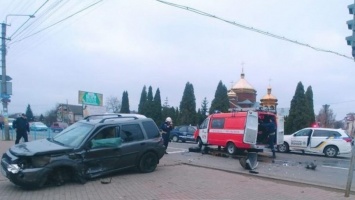 Под Ивано-Франковском столкнулись внедорожник и автомобиль ГСЧС: видео момента