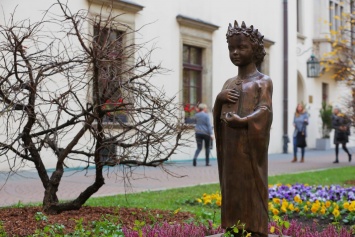 В Кракове установили памятник Анне Киевской
