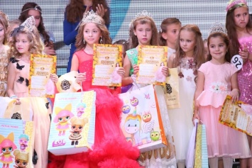 Юные красавицы отличились в Харькове (фото, видео)