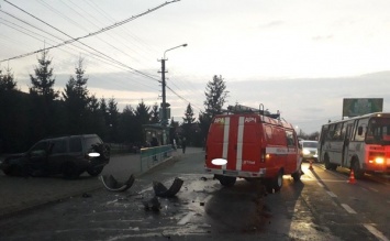 Под Ивано-Франковском авто ГСЧС столкнулось с джипом, пострадали дети