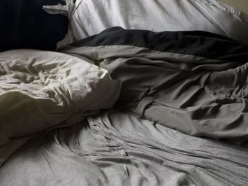 Необычный случай: новое пуховое одеяло довело мужчину до тяжелого состояния
