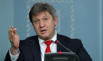 Данилюк назвал шуткой его предложение Виндману возглавить минобороны Украины