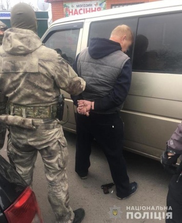 На Киевщине пенсионер МВД напал на полицейских, освобождая задержанного злоумышленника