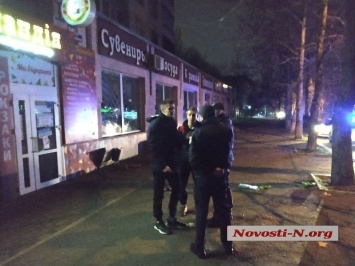 Ночью в центре Николаева прохожие и полицейские разнимали драку. Одного человека увезла «скорая» (ФОТО, ВИДЕО)