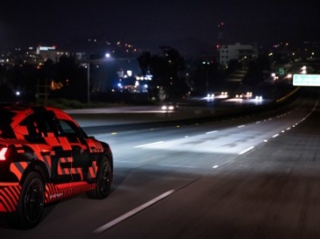Электрокар Audi E-Tron Sportback получил умные фары с «ковром света»