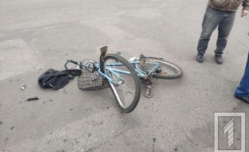 На Днепропетровщине легковушка сбила велосипедиста: у водителя двухколесного травма головы