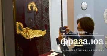В Киево-Печерском заповеднике на выставке представили спасенные предметы из разрушенного Успенского собора