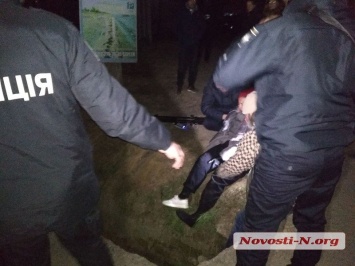 В Очакове во время ожидания Зеленского журналистка упала в яму и сломала ногу