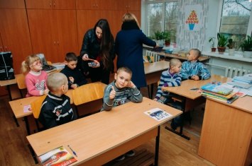 Мелитопольские волонтеры передали добро от одних детей другим